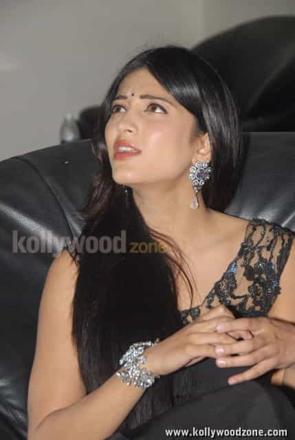 Shruthi Hassan At Oh My Friend Audio Launch Photos