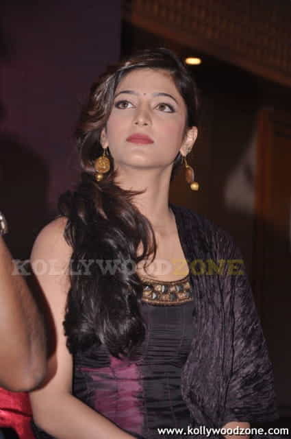 Shruti At Ezham Arivu Press Meet Photos