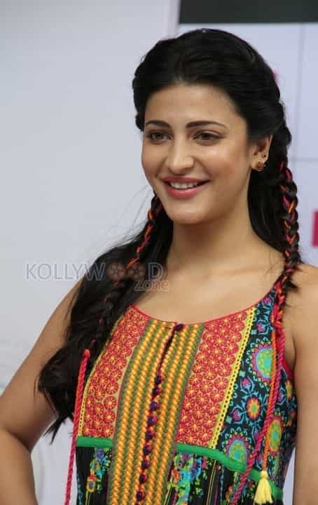 Shruti Haasan At Haute Curry Fashion Show Photos