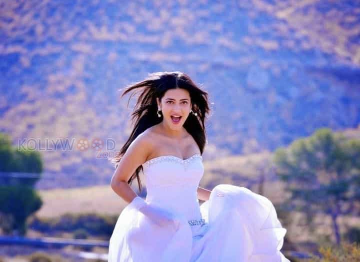 Shruti Haasan Sexy Song Pictures