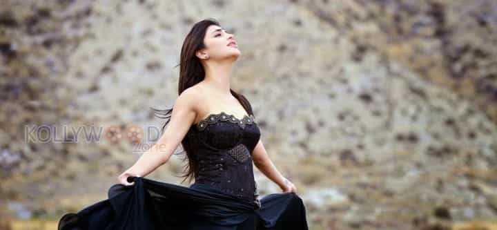 Shruti Haasan Sexy Song Pictures