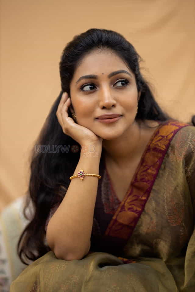 South Actress Bommu Lakshmi New Photo Shoot Pictures