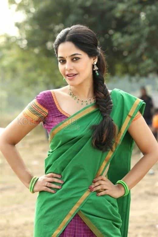 South Indian Actress Bindu Madhavi Pics