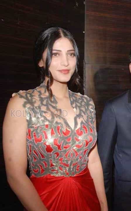 South Indian Actress Shruthi Haasan Sexy Pictures