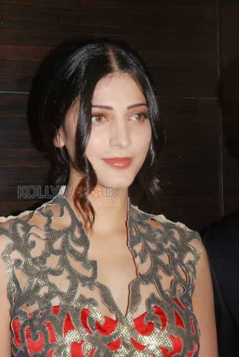 South Indian Actress Shruthi Haasan Sexy Pictures