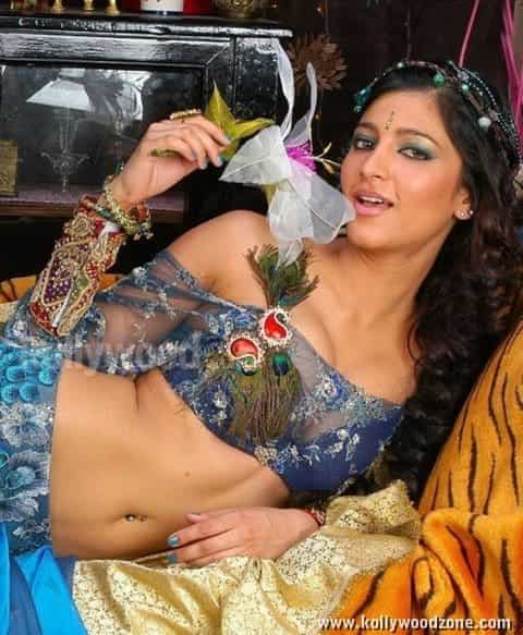 South Indian Actress Shruthi Hassan Sexy Pictures