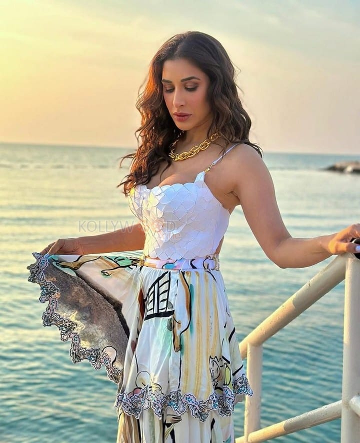 Stunning Sophie Choudry in a White Top at the Beach Photos 02