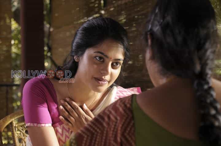 Tamilukku En Ondrai Aluthavum Movie Heroine Bindu Madhavi Pictures