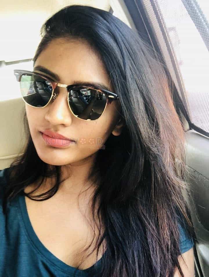 Telugu Actress Eesha Rebba New Photos