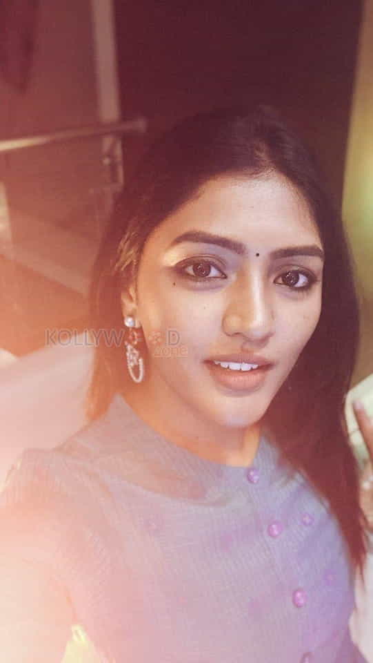 Telugu Actress Eesha Rebba New Photos