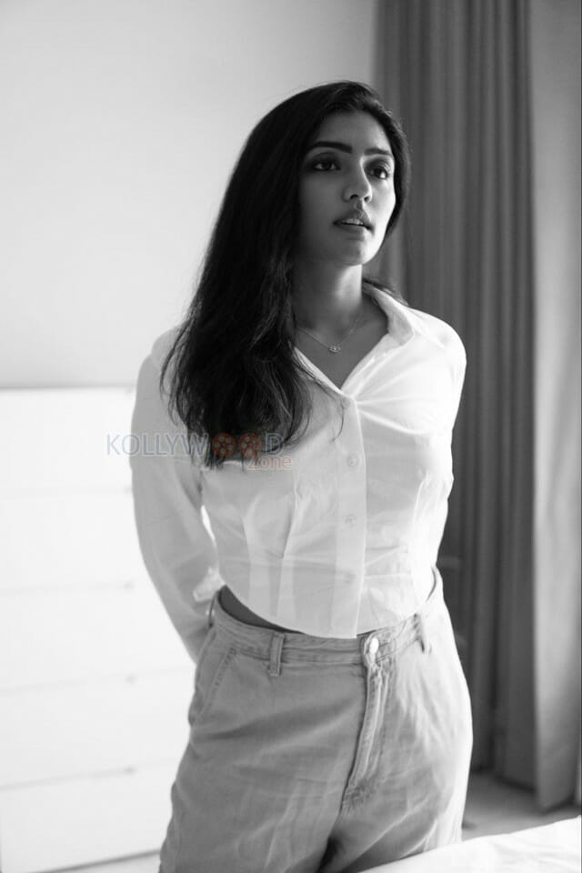 Telugu Actress Eesha Rebba New Sexy Pictures 23