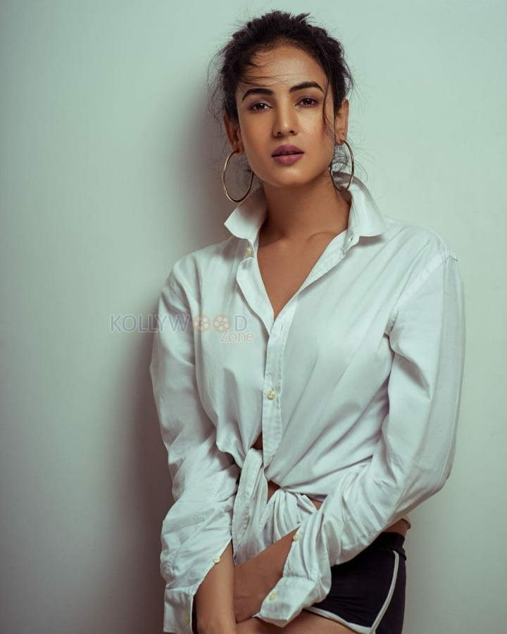 The Power Actress Sonal Chauhan Photos