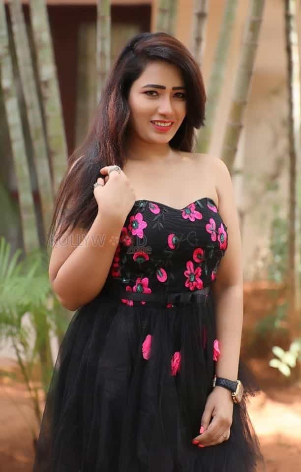 Tollywood Model Sanjana Naidu Latest Photoshoot Pictures