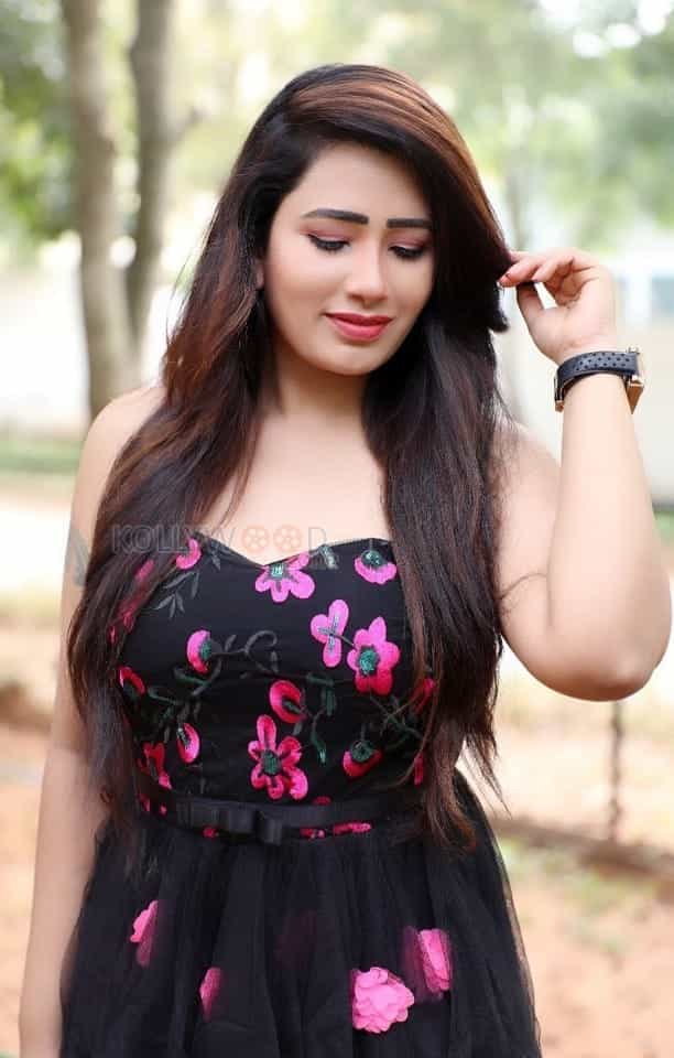 Tollywood Model Sanjana Naidu Latest Photoshoot Pictures