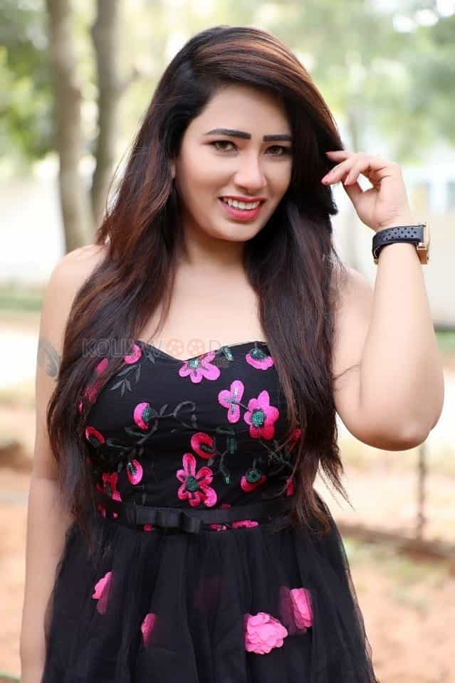 Tollywood Model Sanjana Naidu Latest Photoshoot Pictures