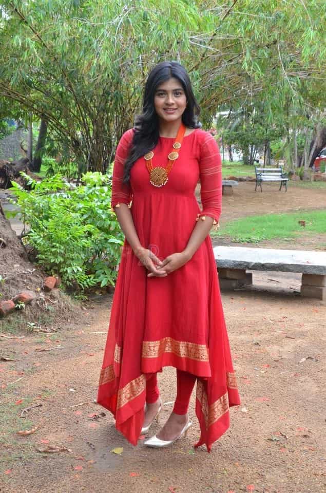 Vinnaithandi Vantha Angel Movie Heroine Hebah Patel Photos