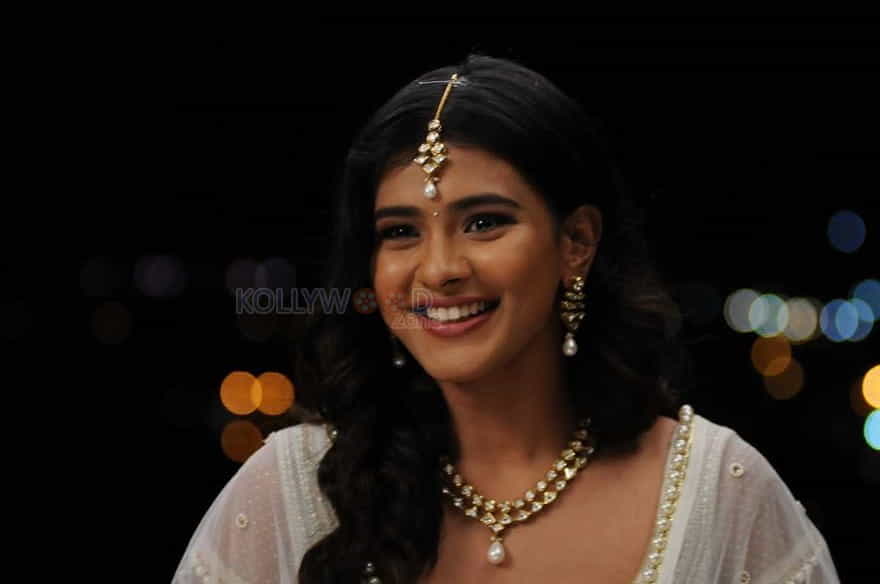 Vinnaithandi Vantha Angel Movie Heroine Hebah Patel Pictures