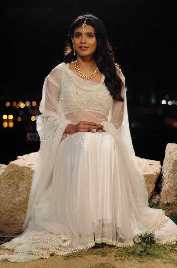 Vinnaithandi Vantha Angel Movie Heroine Hebah Patel Pictures