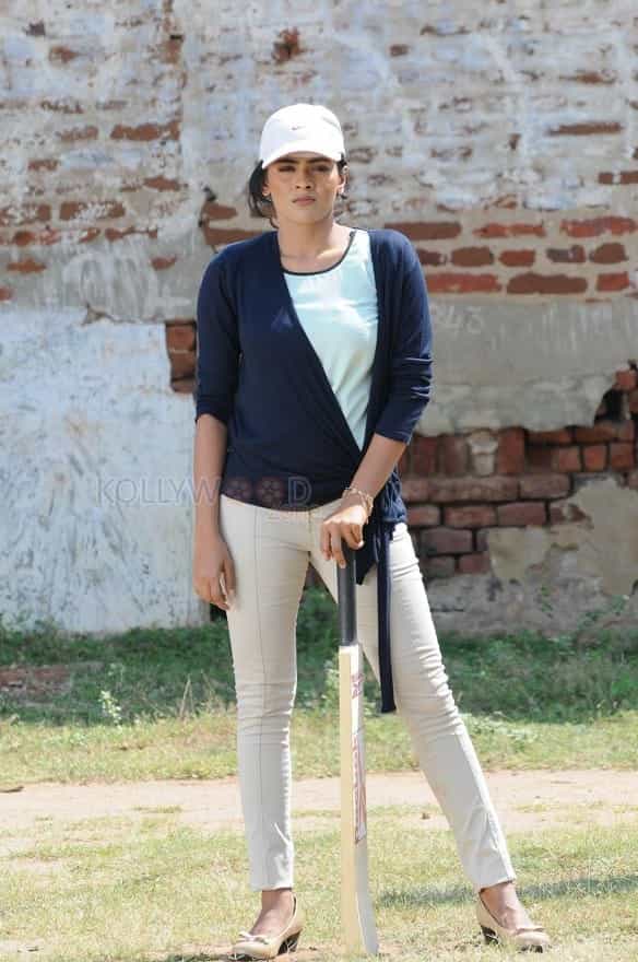 Vinnaithandi Vantha Angel Movie Heroine Hebah Patel Pictures