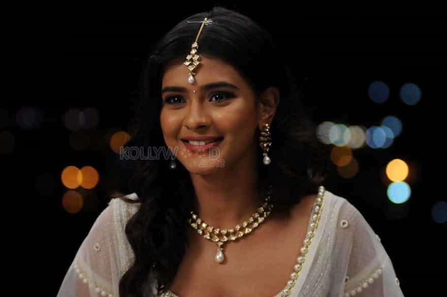 Vinnaithandi Vantha Angel Movie Heroine Hebah Patel Pictures