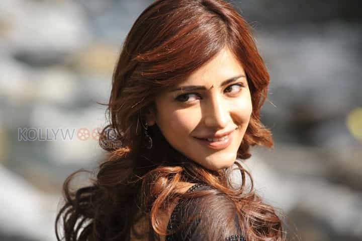 Yevadu Magadheera Heroine Shruti Haasan Sexy Stills