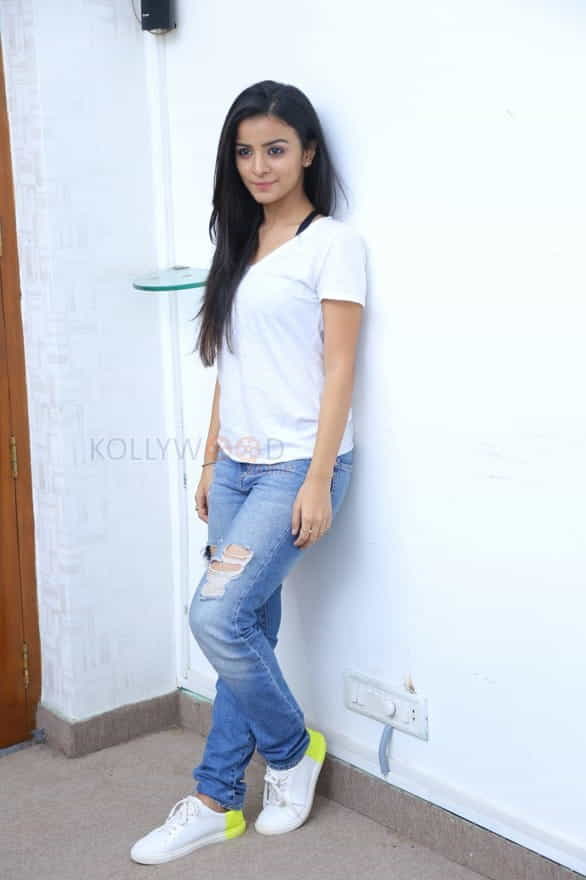 Actress Mahima Makwana New Pictures