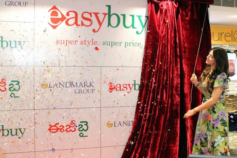 Actress Mehreen Pirzada Launches Th Store Of Easybuy In Hyderabad Photos