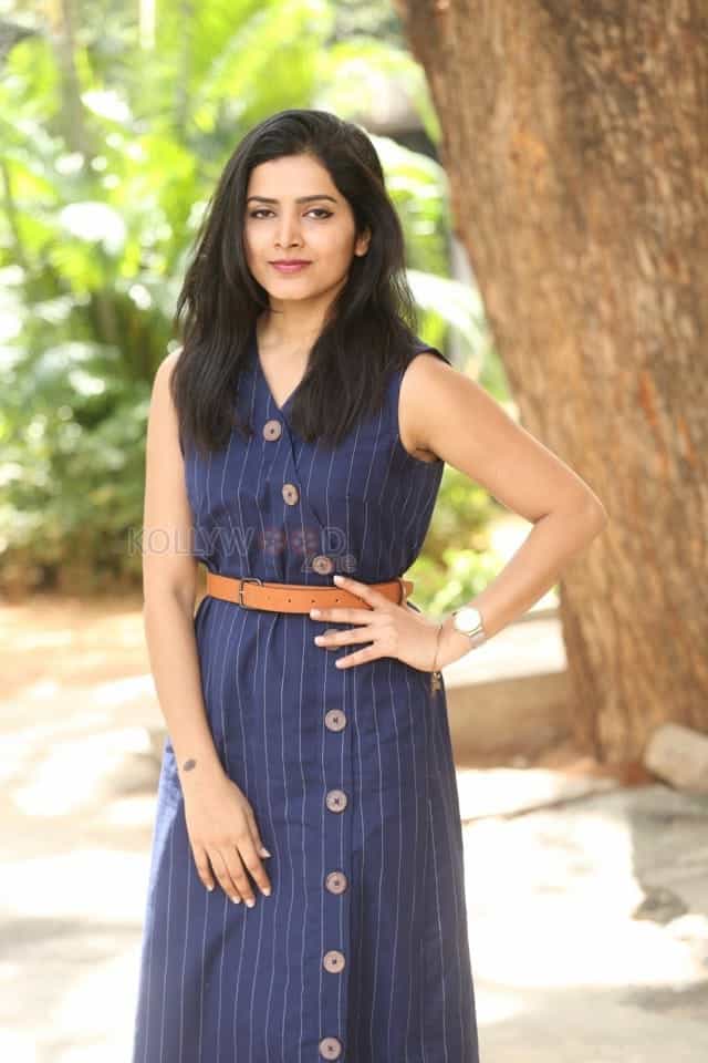 Actress Pavani Gangireddy At Maathrame Chepta Success Meet Photos