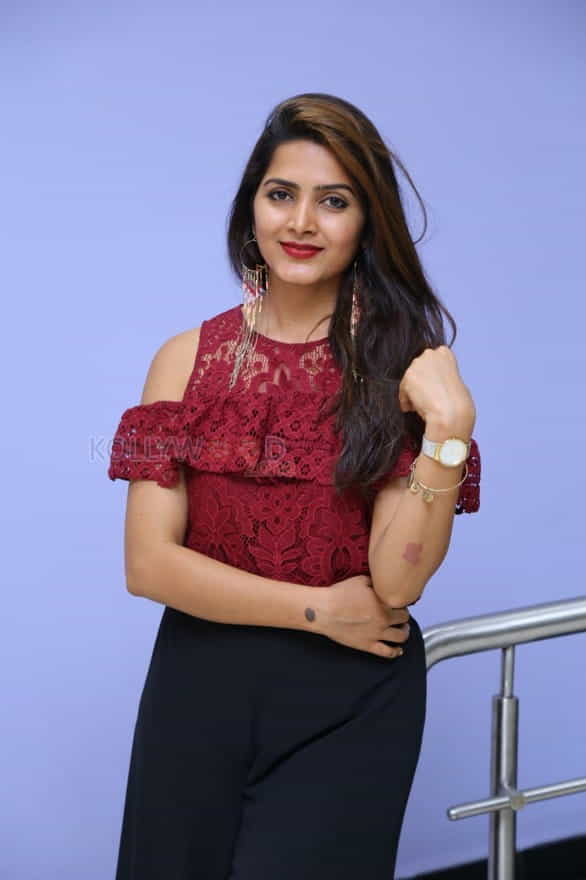 Actress Pavani Gangireddy New Photos