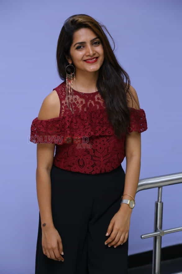 Actress Pavani Gangireddy New Photos