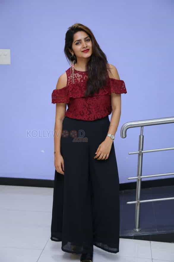 Actress Pavani Gangireddy New Photos