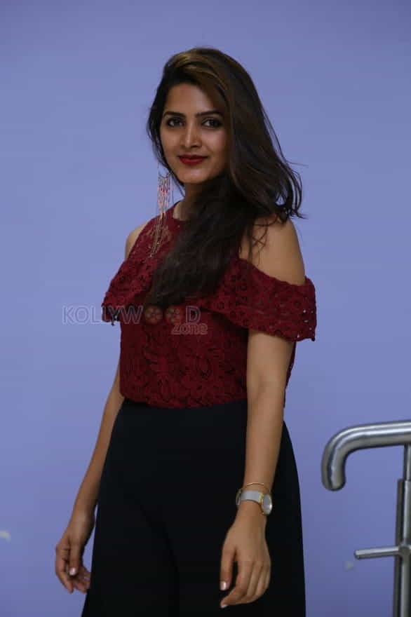 Actress Pavani Gangireddy New Photos