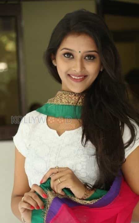 Actress Pooja Jhaveri Pictures