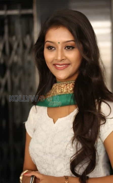 Actress Pooja Jhaveri Pictures