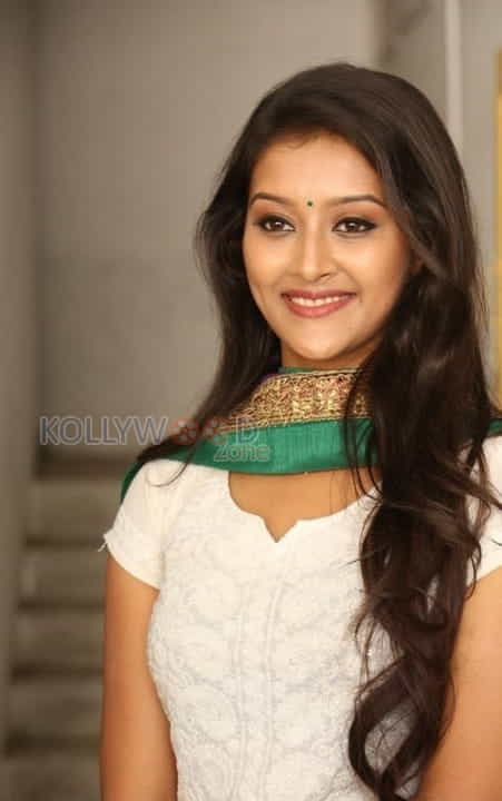 Actress Pooja Jhaveri Pictures