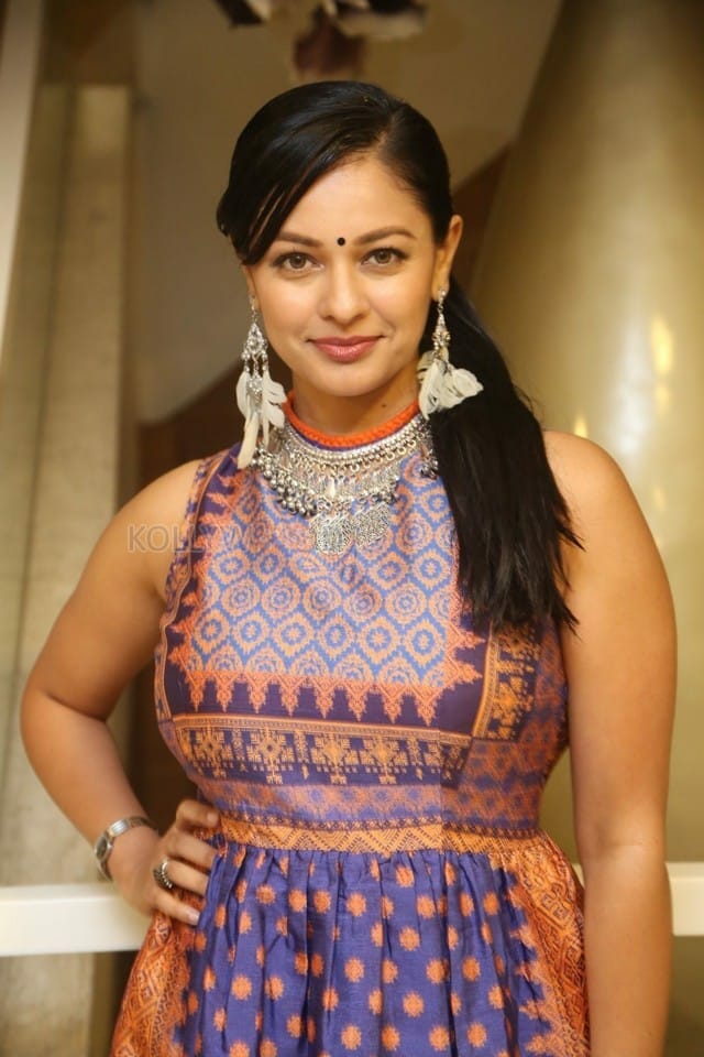 Actress Pooja Kumar New Pictures