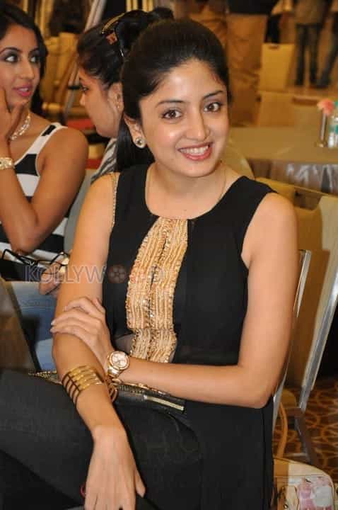 Actress Poonam Kaur Latest Pictures