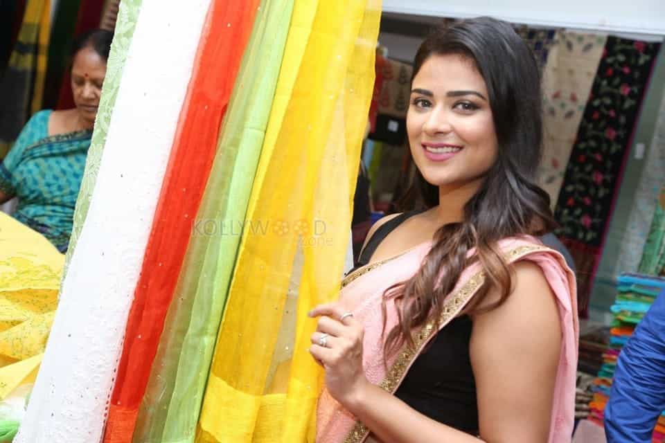 Actress Priyanka Sharma Inaugurates National Silk Expo At Shilpakala Vedika Photos