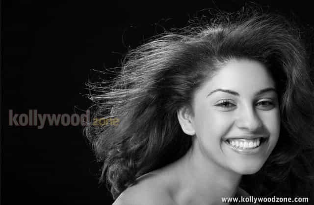 Actress Richa Gangopadhyay Hot And Sexy Pictures