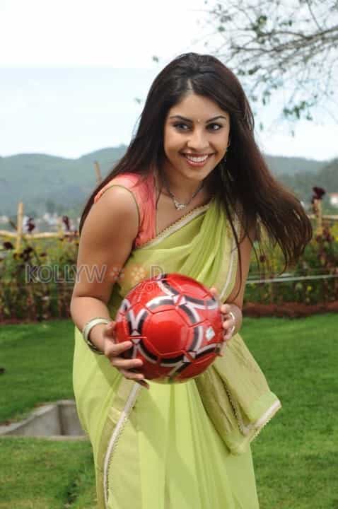 Actress Richa Gangopadhyay Sexy Photos