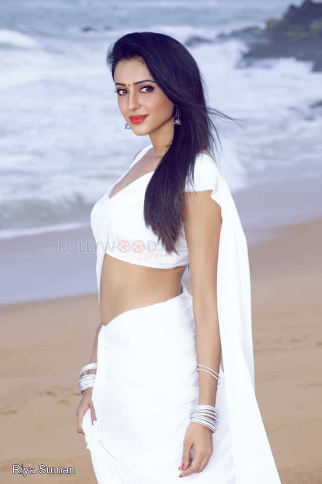 Actress Riya Suman Sexy White Saree Photos