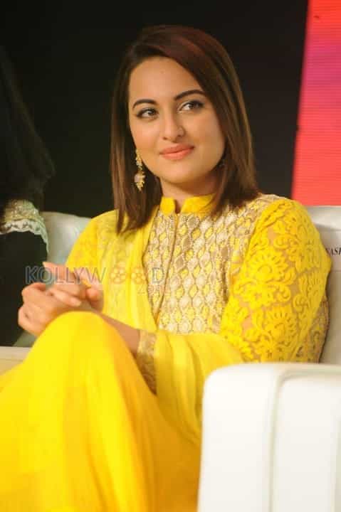 Actress Sonakshi Sinha At Lingaa Promot Event Pictures