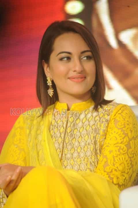 Actress Sonakshi Sinha At Lingaa Promot Event Pictures