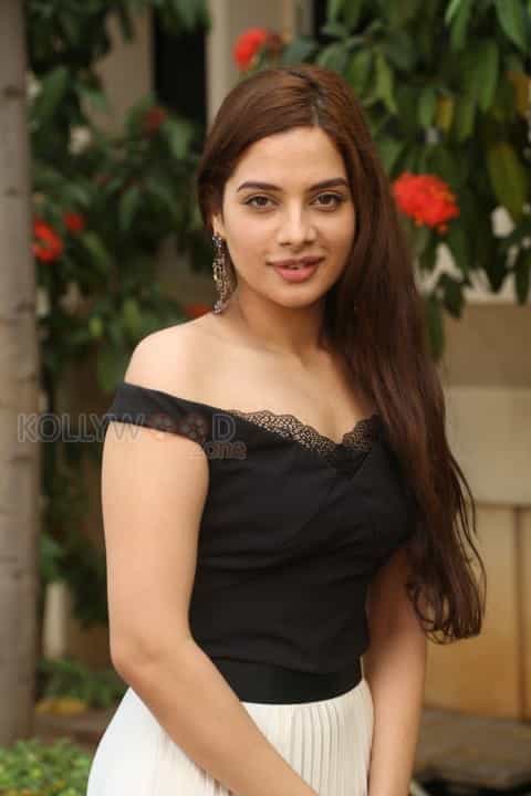 Actress Tanya Hope Photos