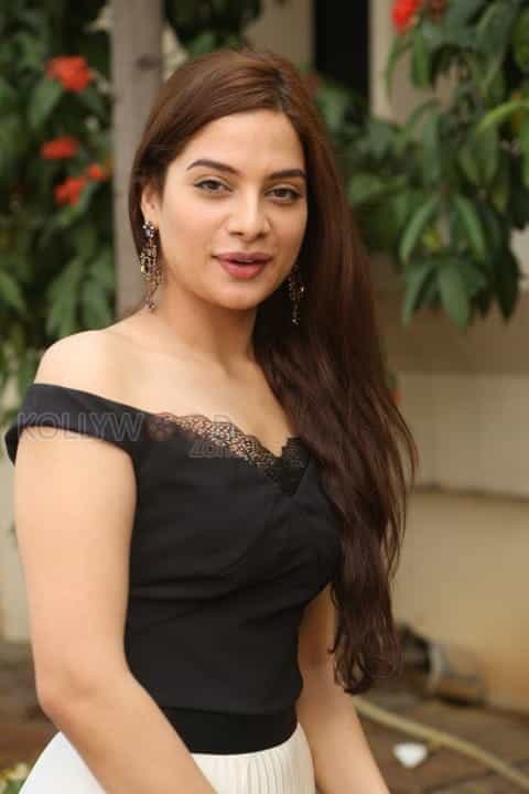 Actress Tanya Hope Photos