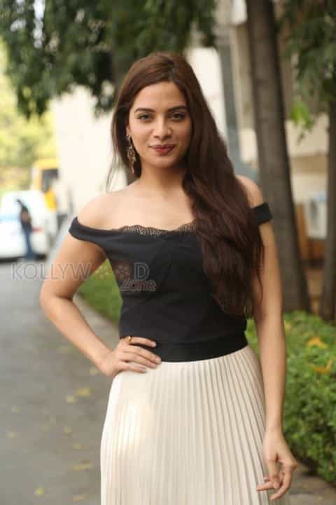 Actress Tanya Hope Photos