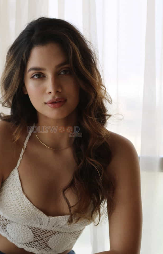 Actress Tanya Hope Sexy New Photoshoot Pictures