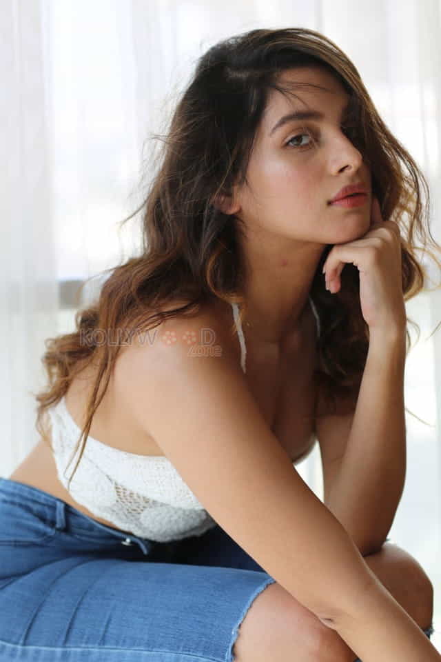 Actress Tanya Hope Sexy New Photoshoot Pictures