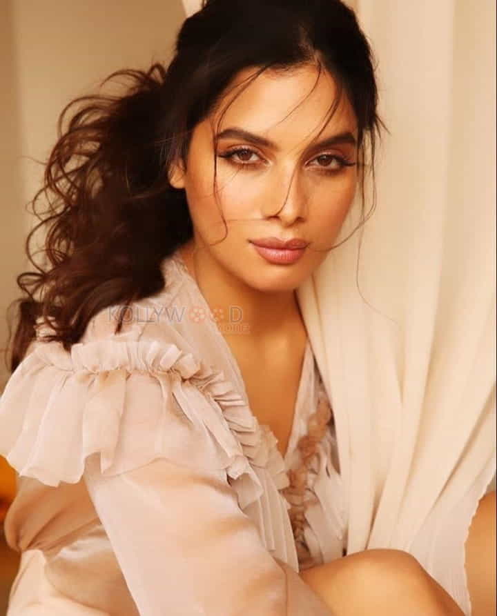 Actress Tanya Hope Sultry Hot Photos