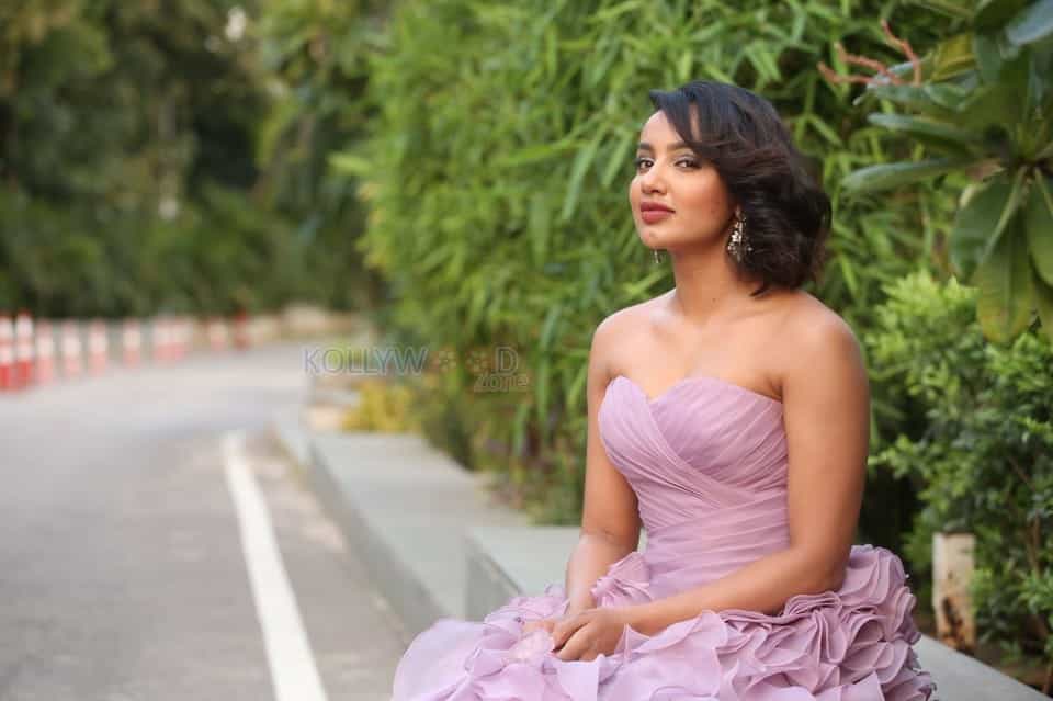 Actress Tejaswi Madivada At Beautyland In Jrc Convention Centre Photos